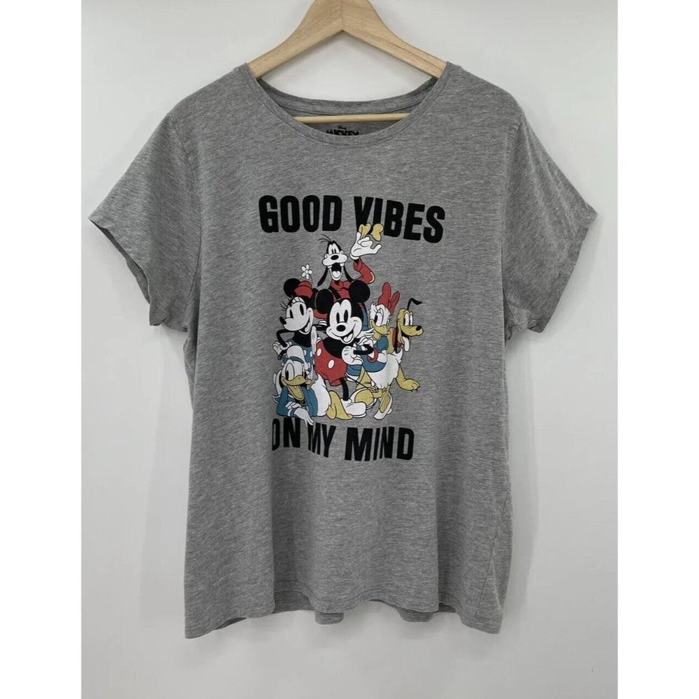 Disney Women’s Gray T-Shirt Good Vibes On My‎ Mind Cast Poster Tee Size XXL